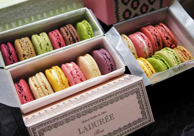 hop-banh-macaron